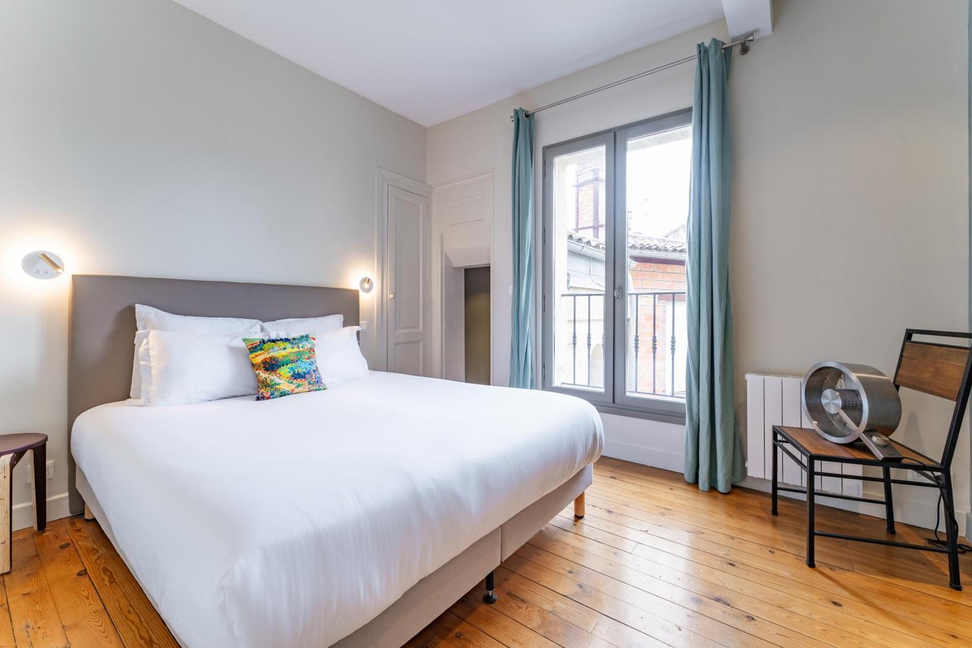 Magnifique Et Lumineux T3 De Charme Aux Quinconces Ideal Pour 4 Personnes * Bordeaux