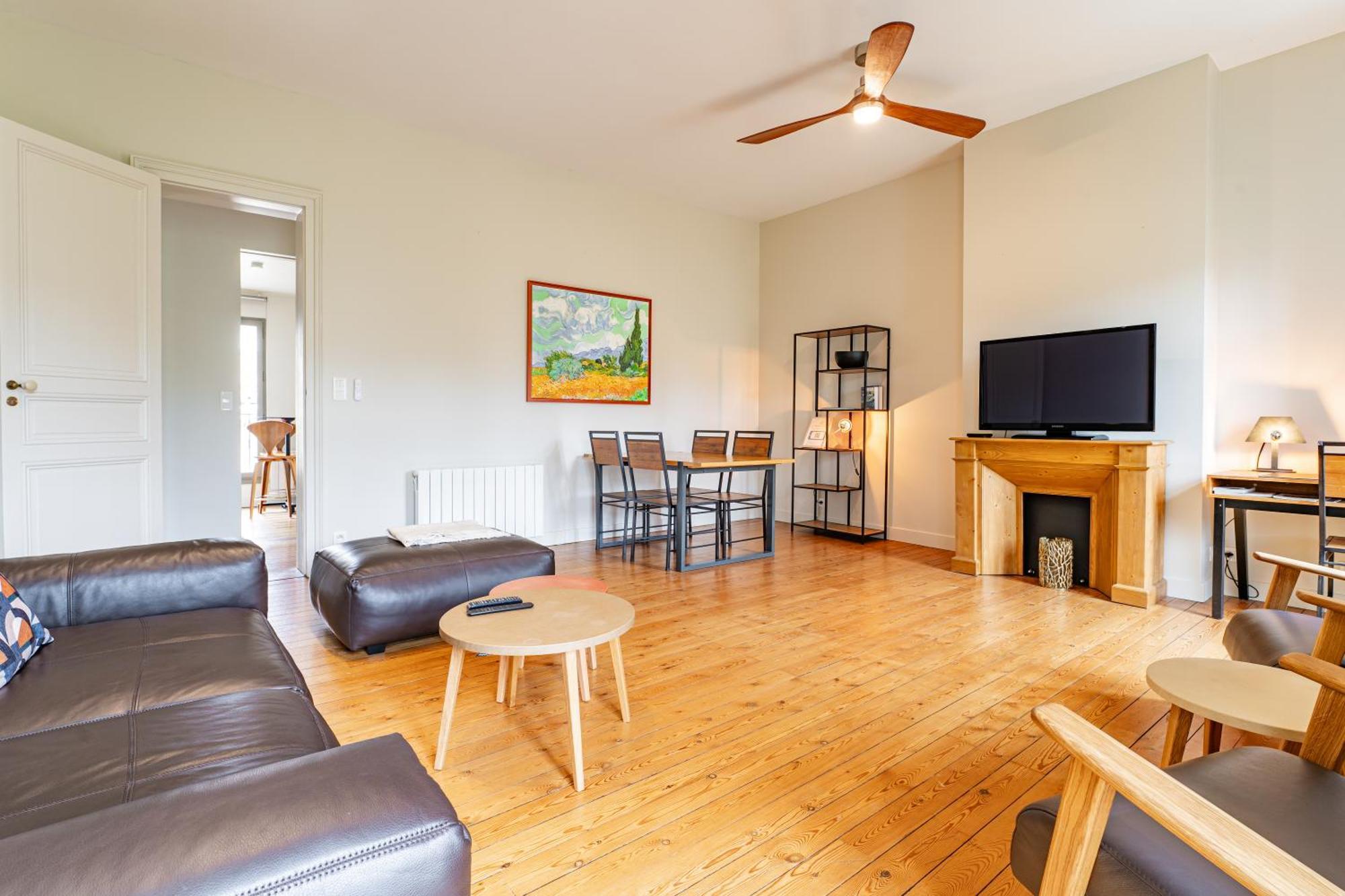 Magnifique Et Lumineux T3 De Charme Aux Quinconces Ideal Pour 4 Personnes