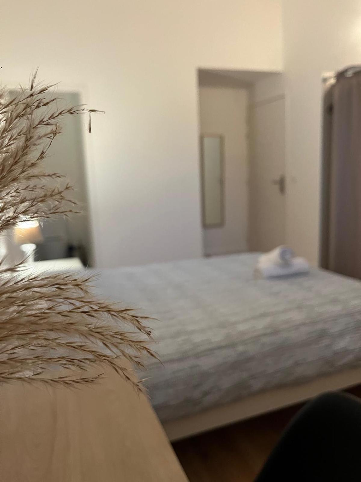 Neuf , Homestay