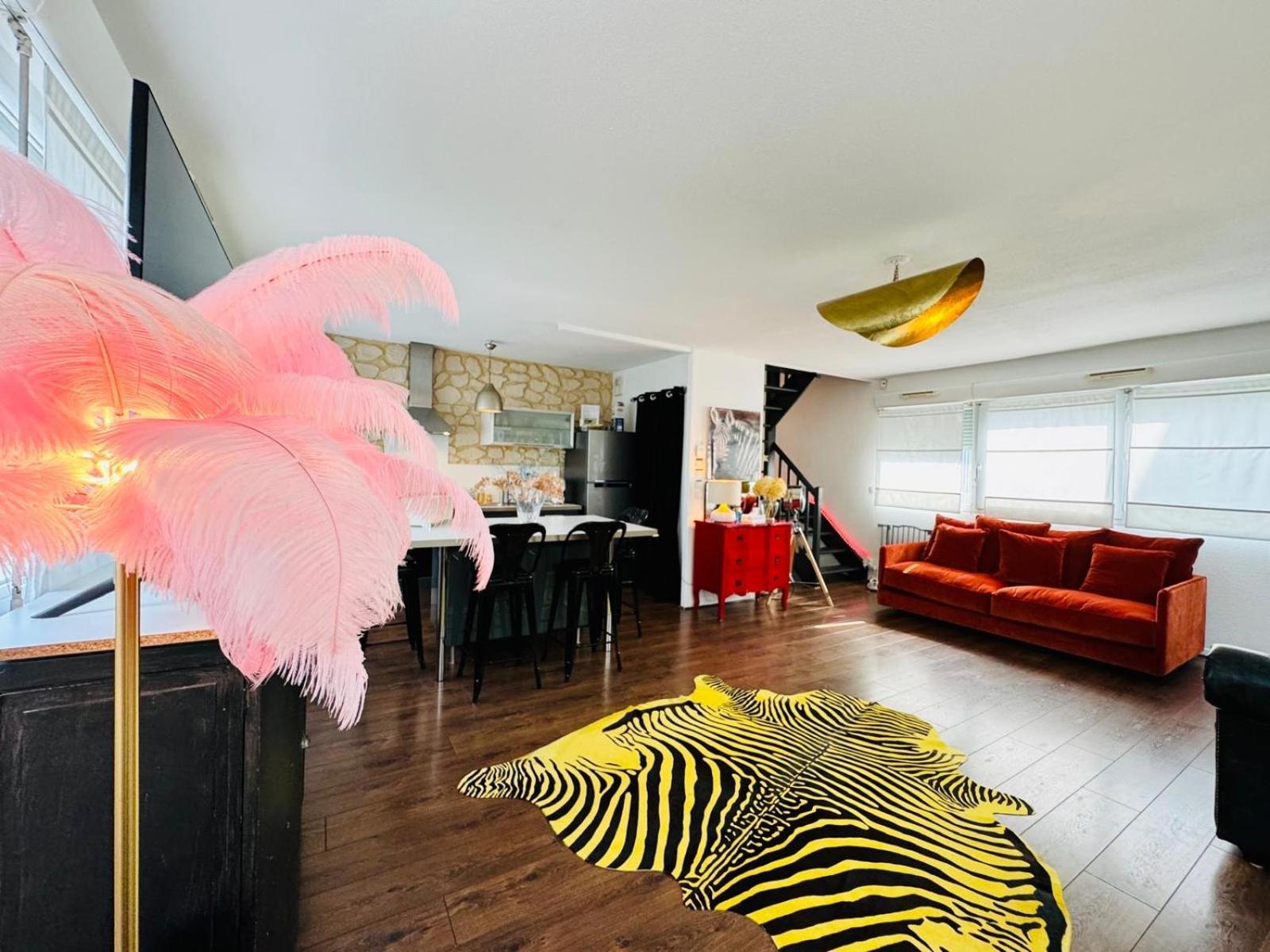 Apartment Loft Atypique13om2-salon De 40m2, Rooftop Et Patio Couvert Dep Tardif 13h-pkg Gratuit Prive Sur Place ,clim Bordeaux