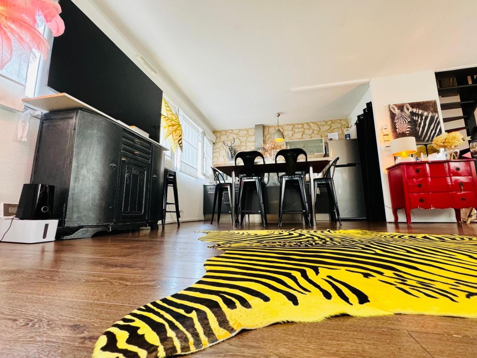 Loft Atypique13om2-salon De 40m2, Rooftop Et Patio Couvert Dep Tardif 13h-pkg Gratuit Prive Sur Place ,clim Apartment Bordeaux