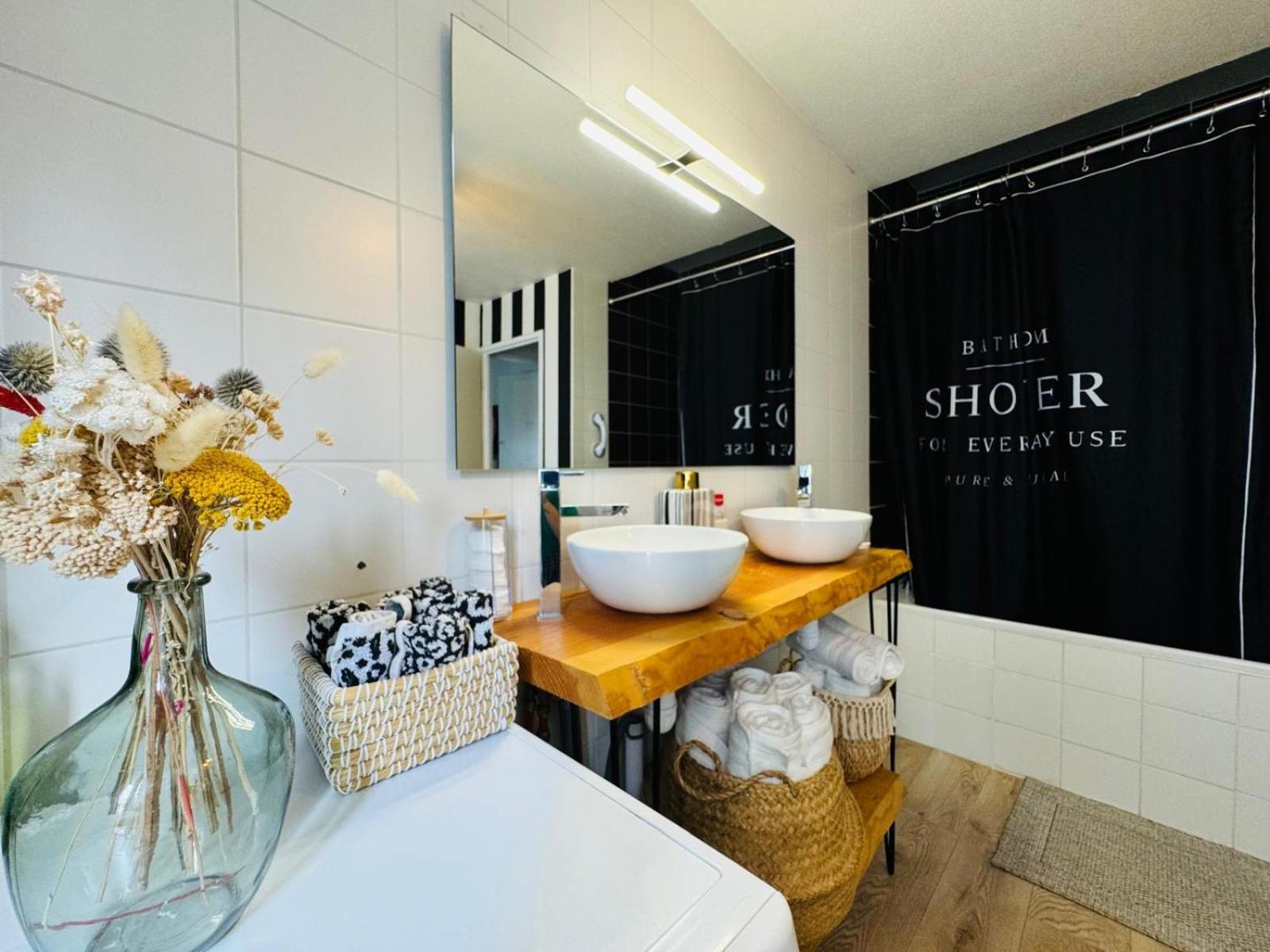 Apartment Loft Atypique13om2-salon De 40m2, Rooftop Et Patio Couvert Dep Tardif 13h-pkg *