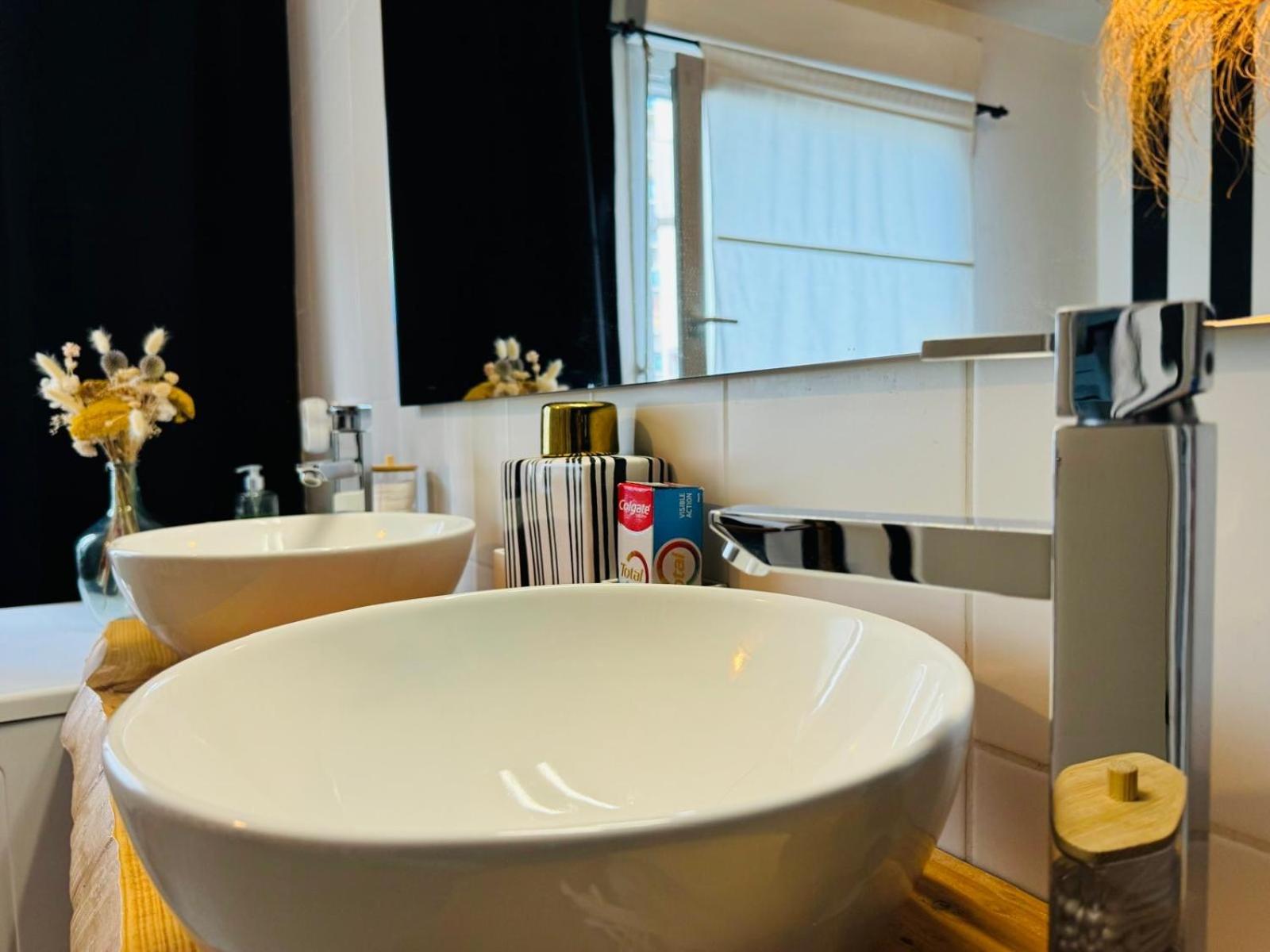 Loft Atypique13om2-salon De 40m2, Rooftop Et Patio Couvert Dep Tardif 13h-pkg Gratuit Prive Sur Place ,clim