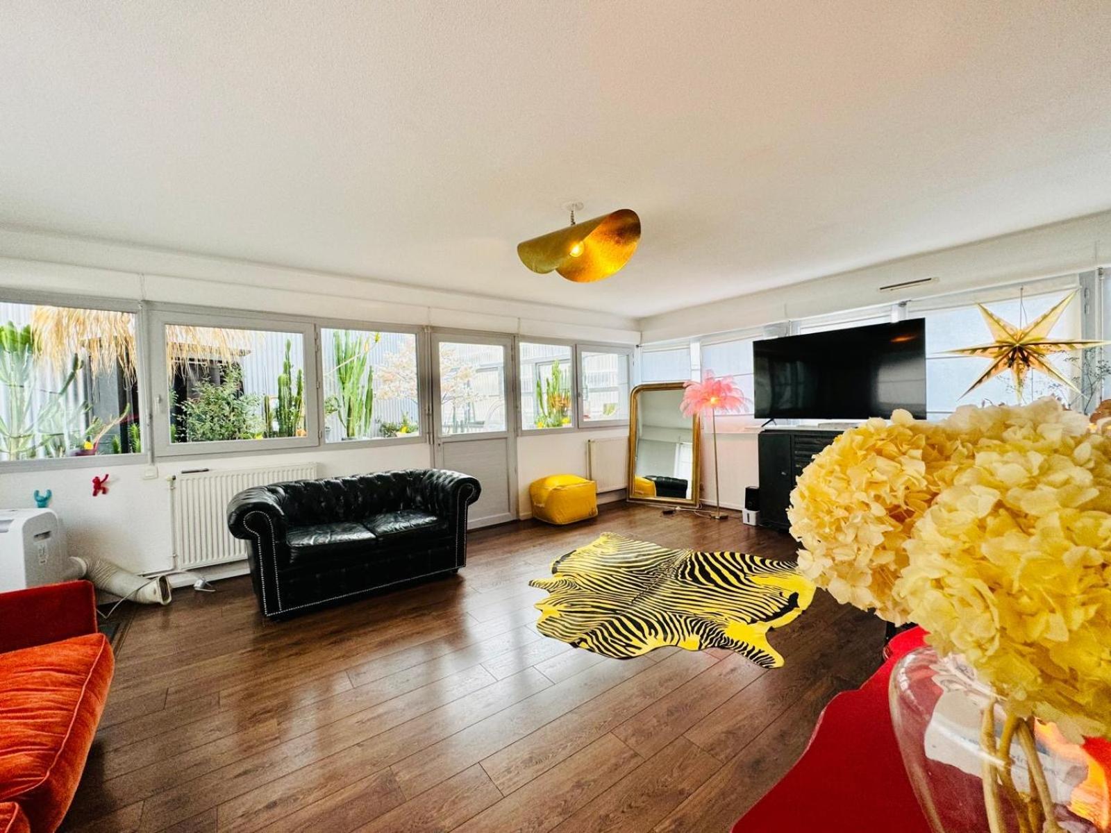 Apartment Loft Atypique13om2-salon De 40m2, Rooftop Et Patio Couvert Dep Tardif 13h-pkg Gratuit Prive Sur Place ,clim Bordeaux