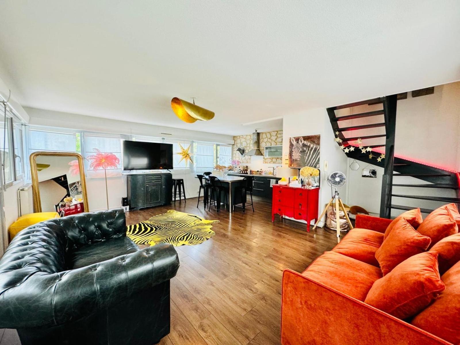 Loft Atypique13om2-salon De 40m2, Rooftop Et Patio Couvert Dep Tardif 13h-pkg Gratuit Prive Sur Place ,clim