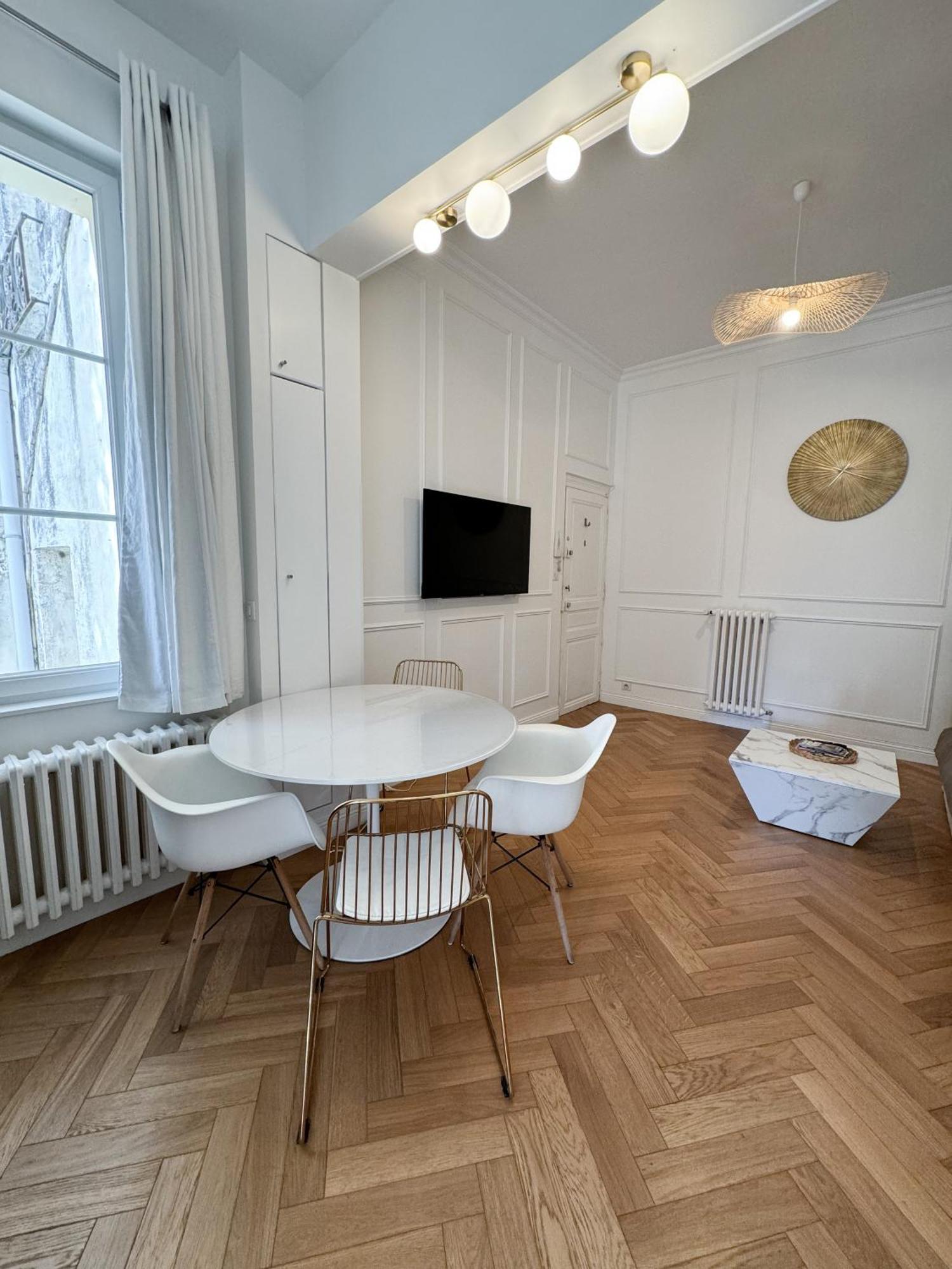Apartment Centre-ville Donnant Sur Cours Vegetalisee *