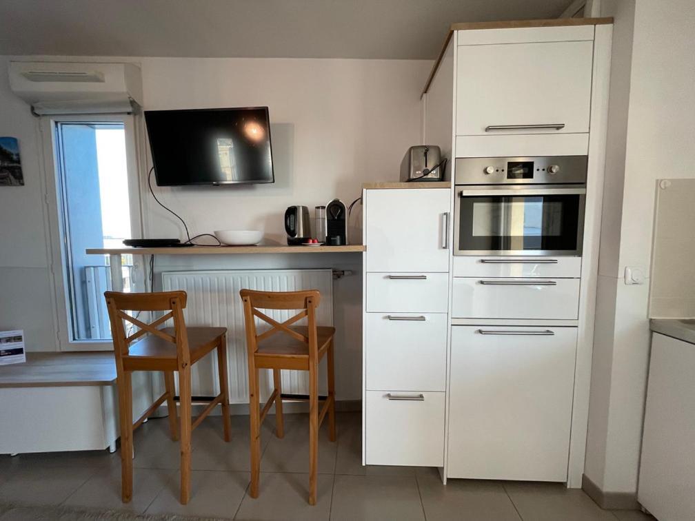 Appartement Harmonieusement Amenage Avec Parking Et Terrasse Vers La Cite Du Vin Bordeaux