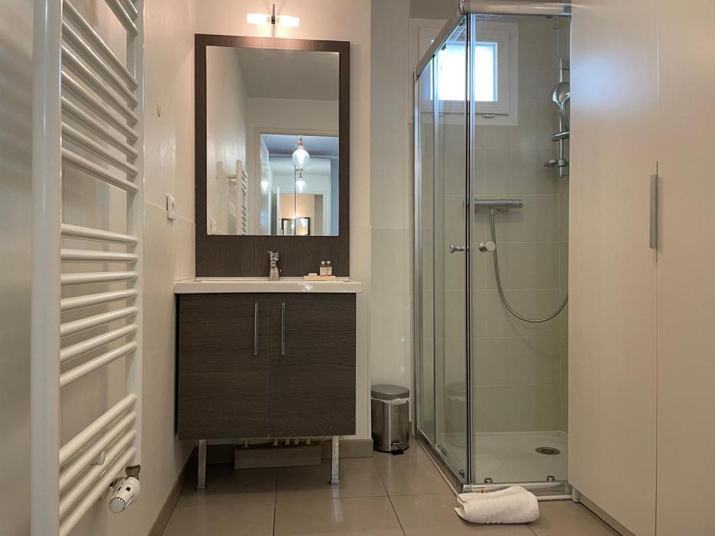 Harmonieusement Amenage Avec Parking Et Terrasse Vers La Cite Du Vin Appartement Bordeaux