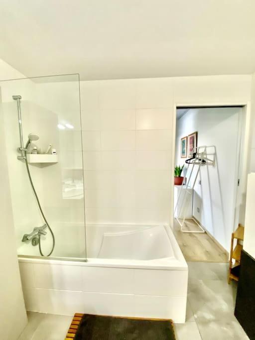 Bastide - 2 - Parking - Balcon - Free Wifi Apartment *