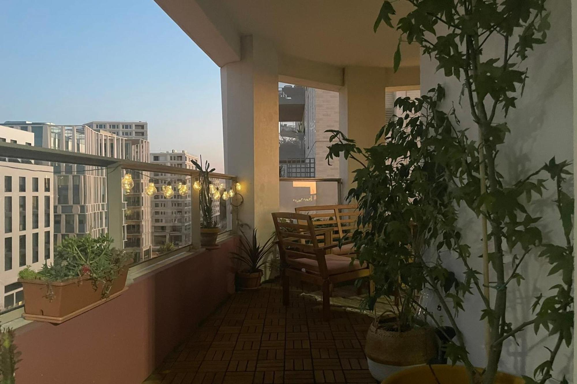 Bright With View And Terrace Apartment *