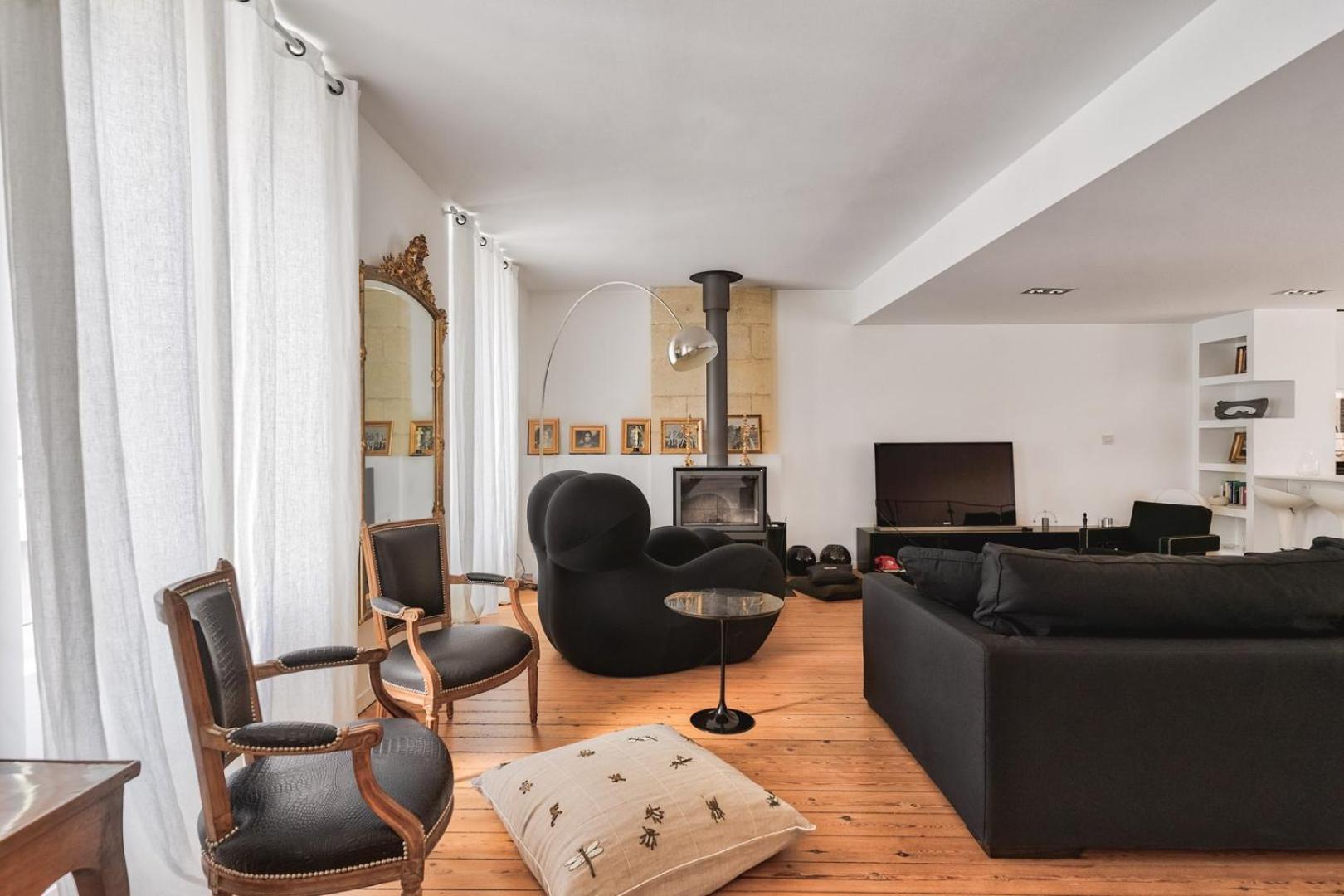 Superbe Loft Avec Patio A Bordeaux