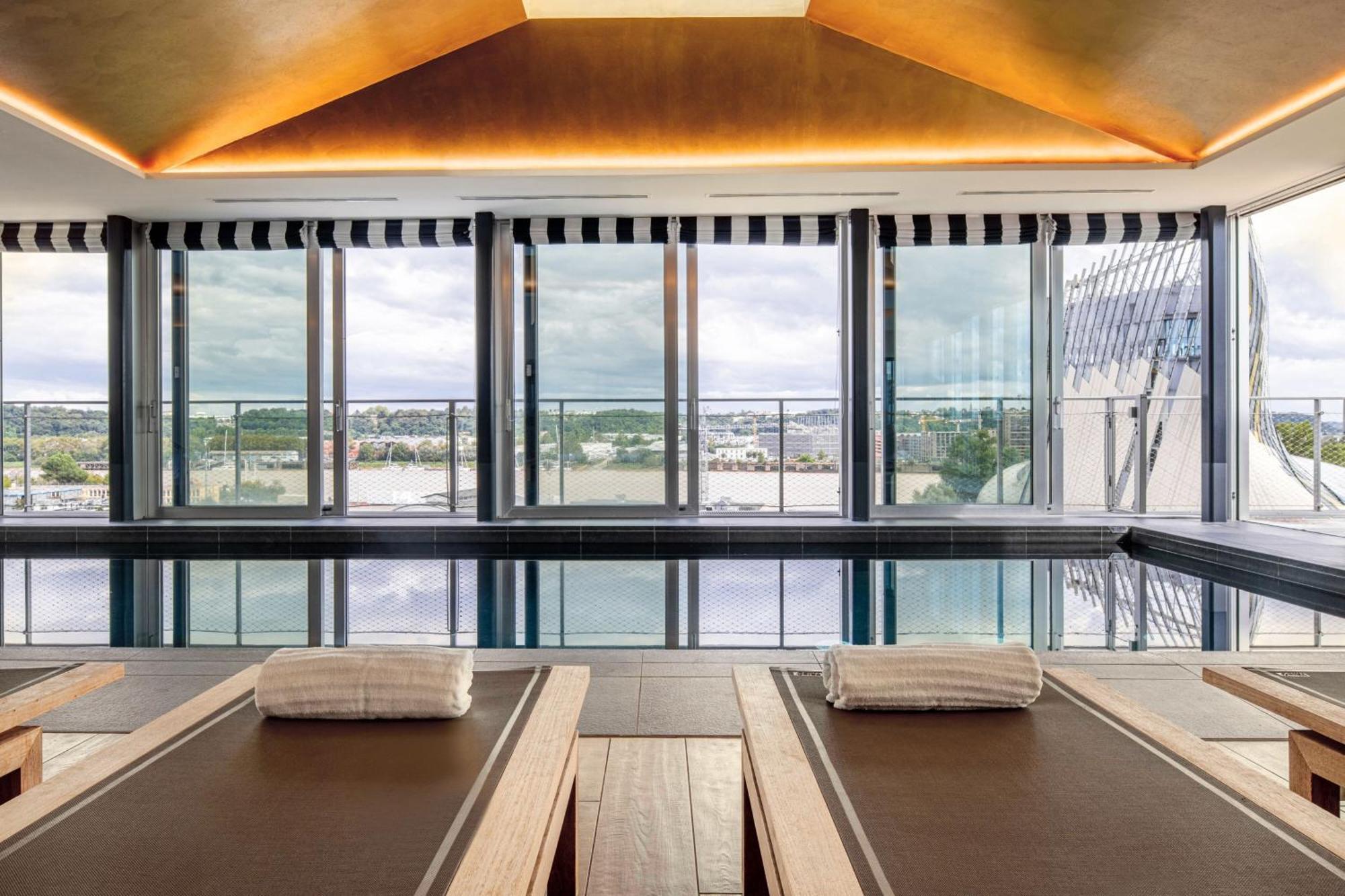 Renaissance Hotel 4*