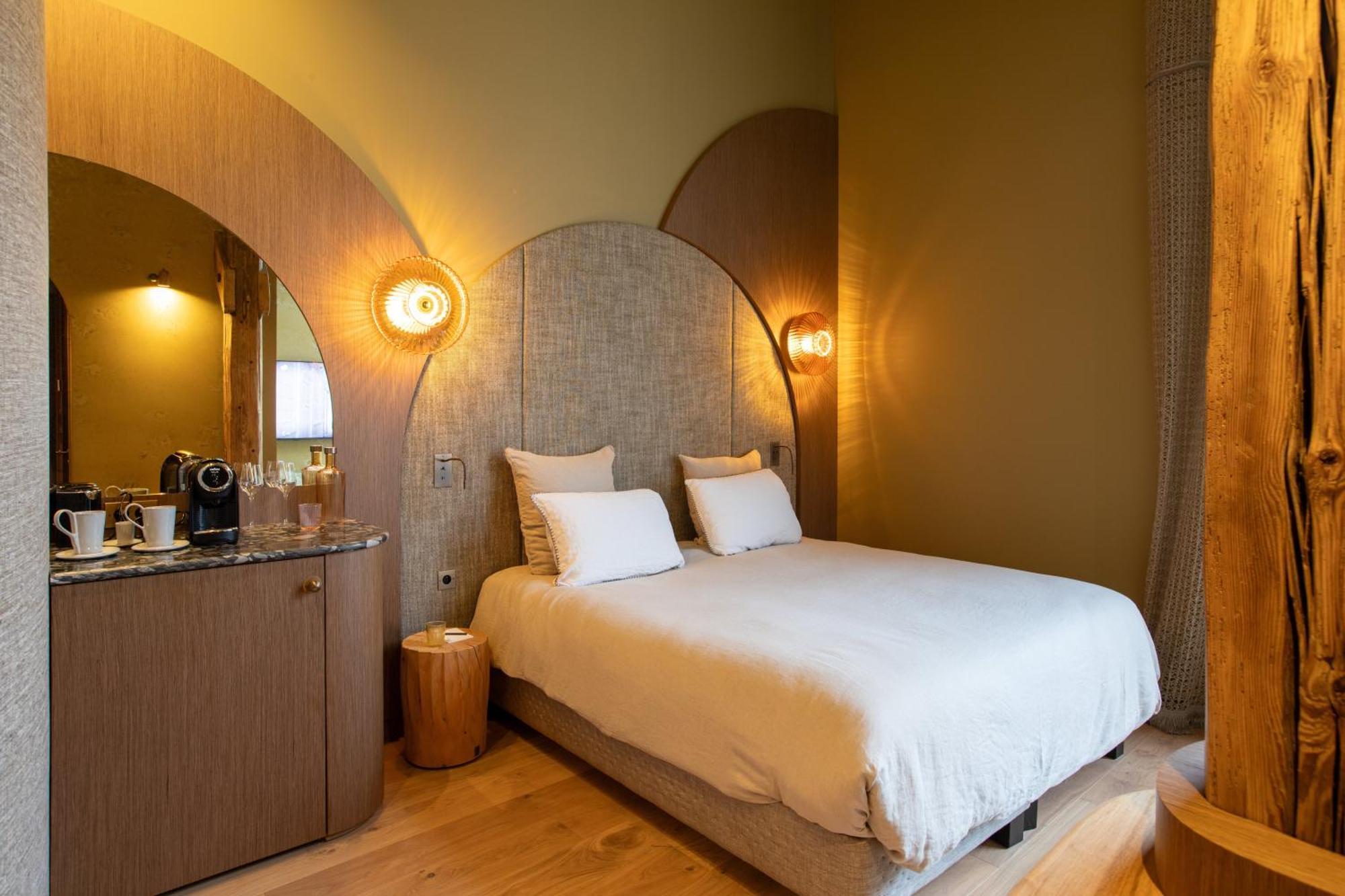 Yndo Hotel
