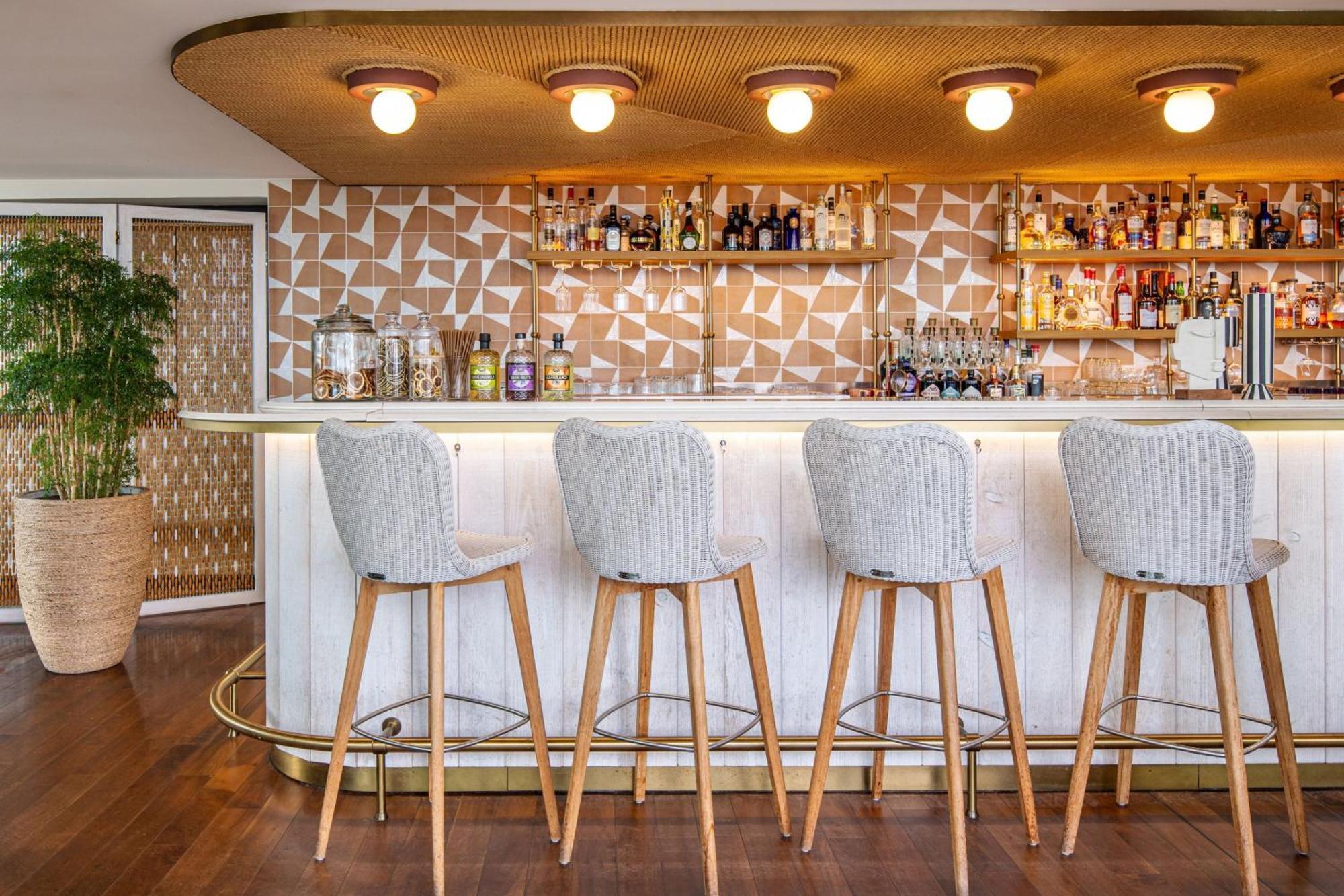 Renaissance Hotel 4*