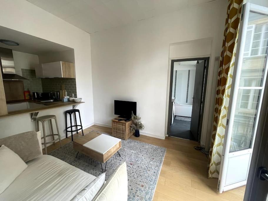 Apartment Avec Balcon - Jardin Public
