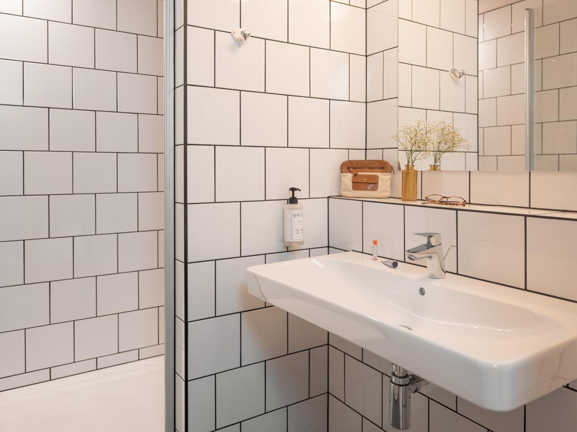 Hotel Eklo Centre Bastide Bordeaux