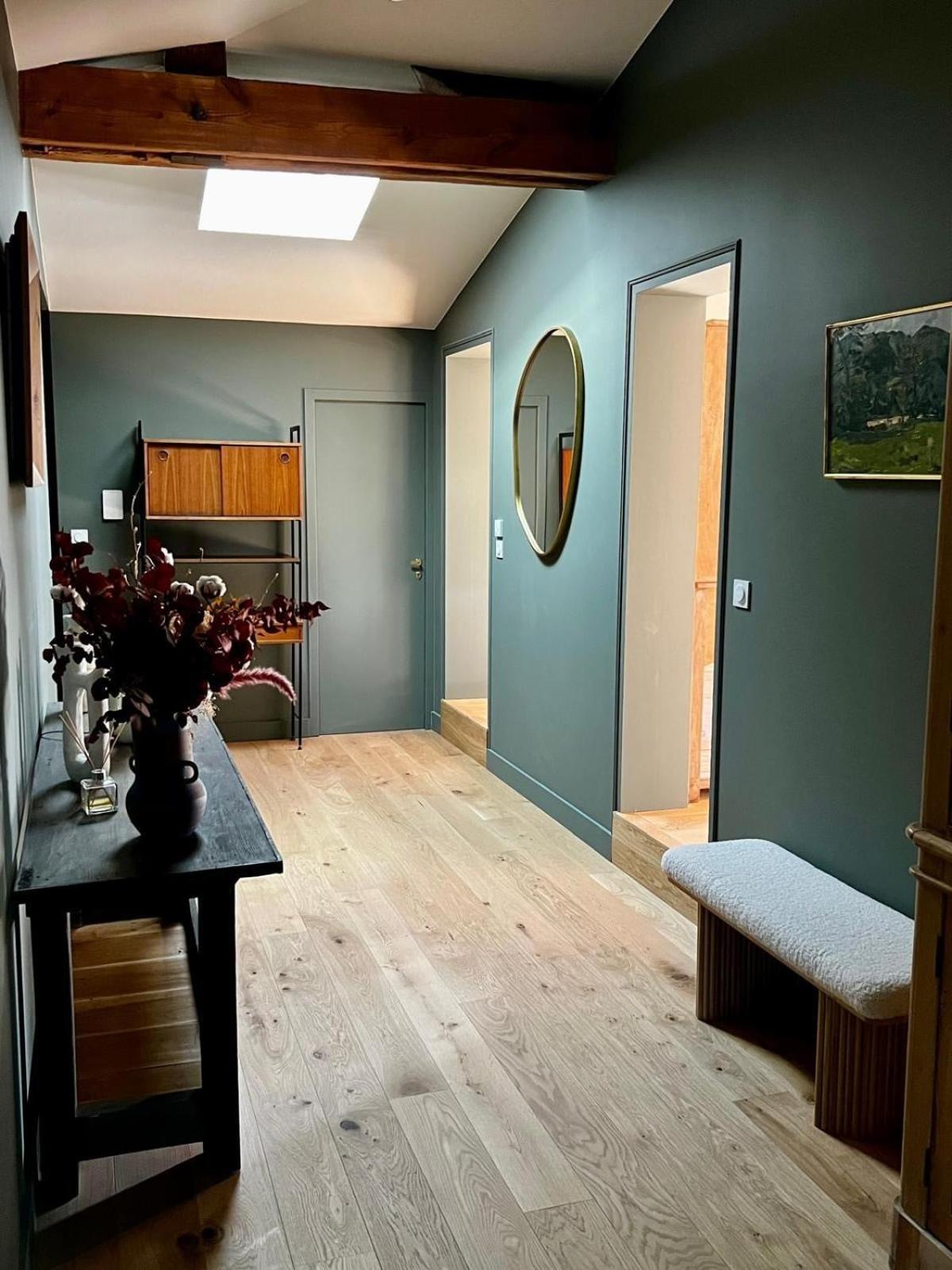 Luxury And Elegance In Apartment