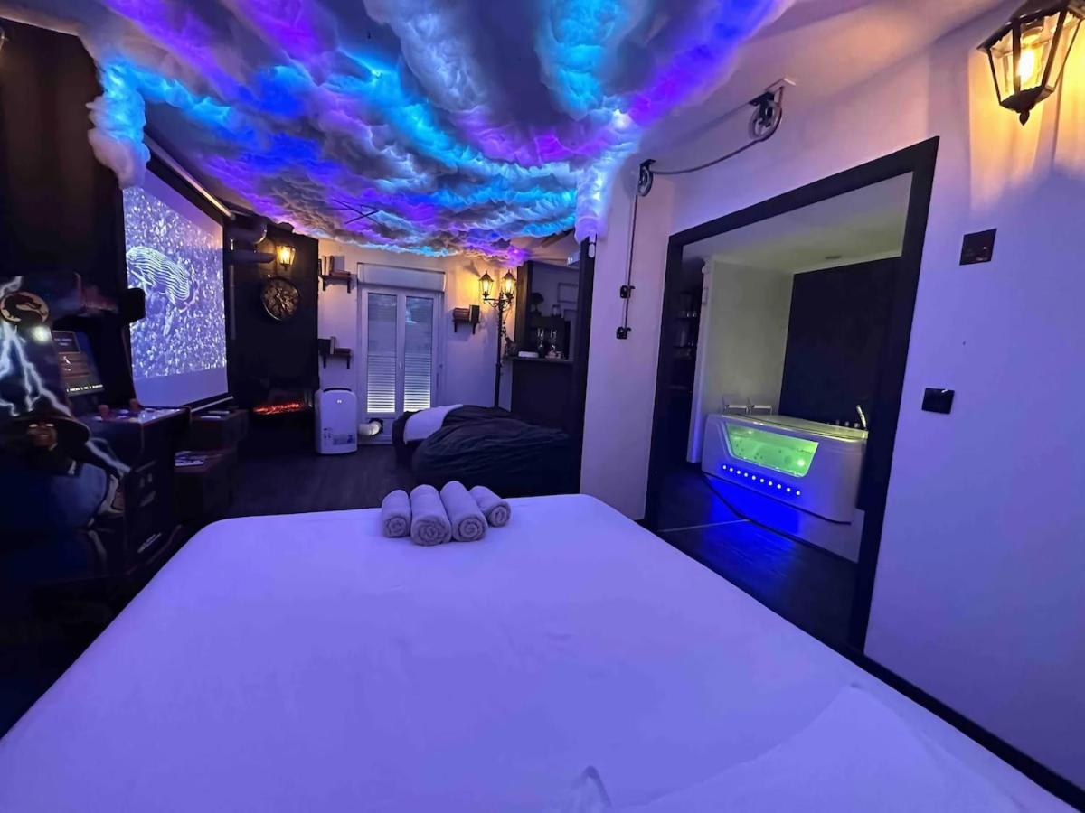Cinema, Jacuzzi, Borne Arcade Apartment *