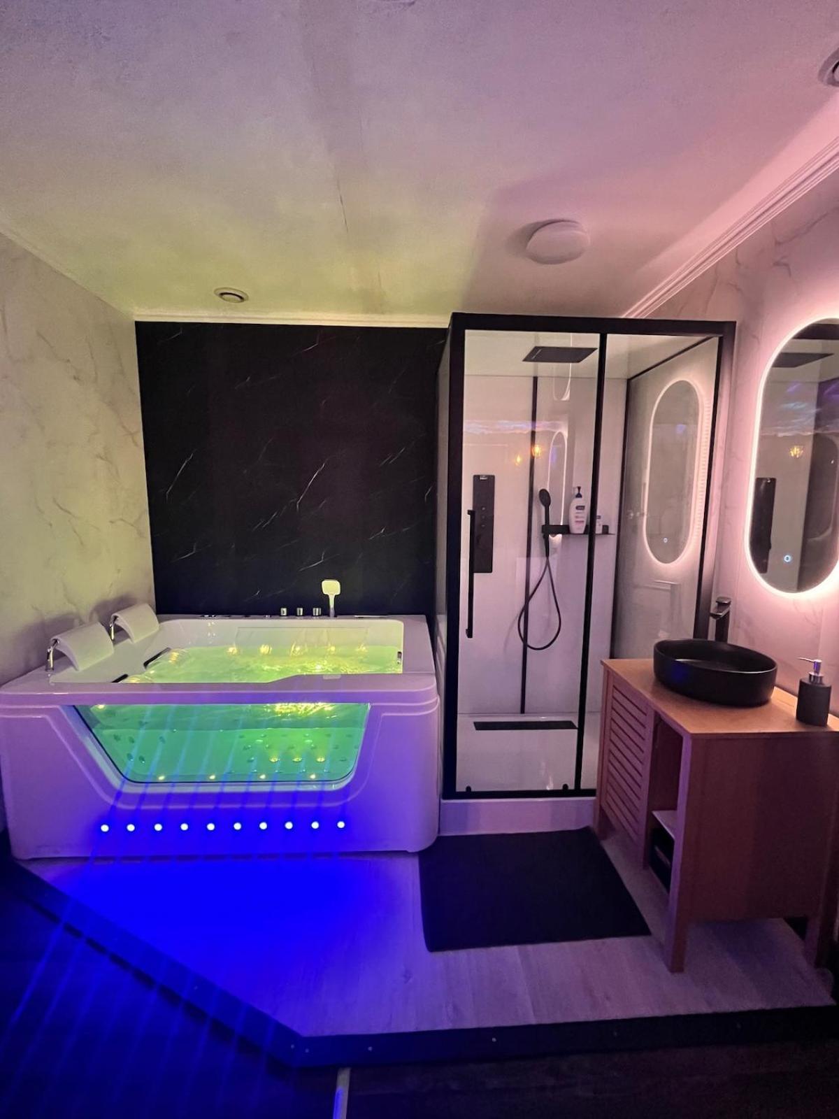 Apartment Cinema, Jacuzzi, Borne Arcade Bordeaux