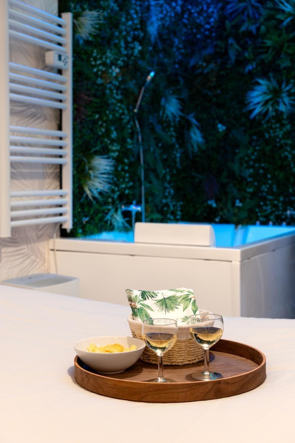 Cozy Jacuzzi Chartrons Apartment *