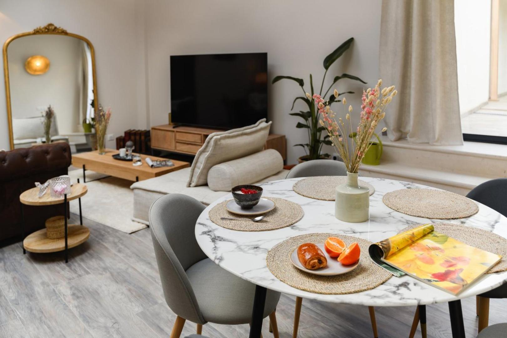 Le Loft ~ Garage ~ Centre-ville ~ Bien D'exception Apartment