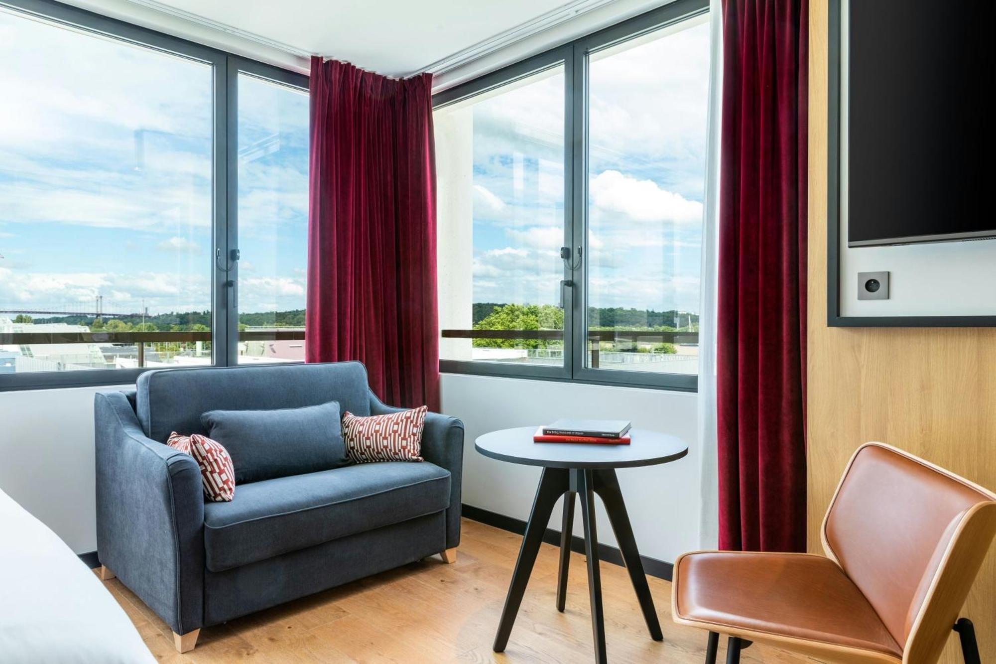 Renaissance Hotel 4*