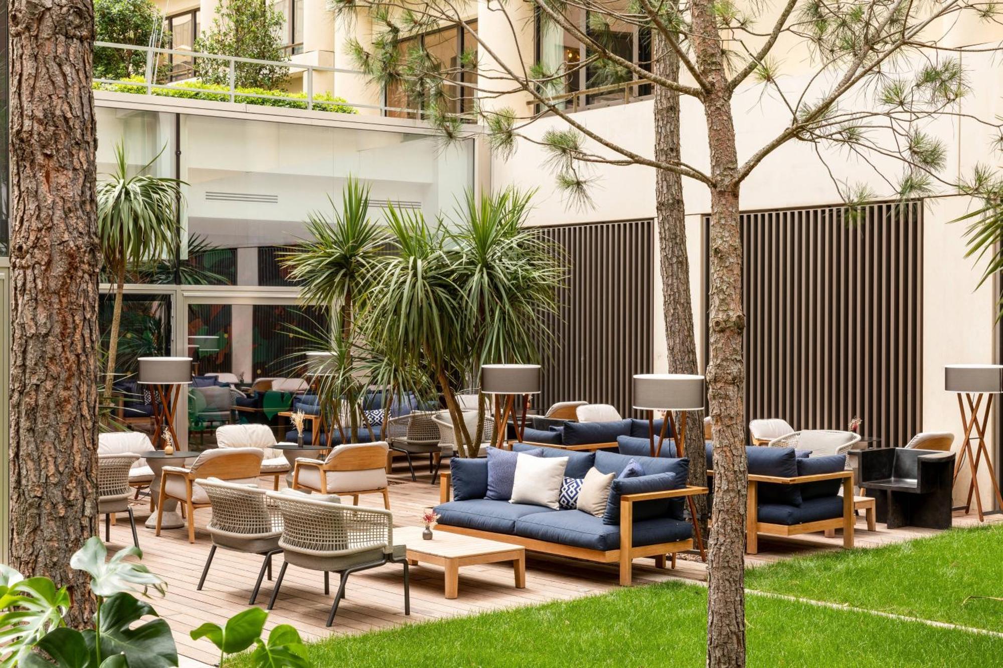 Renaissance Hotel 4*