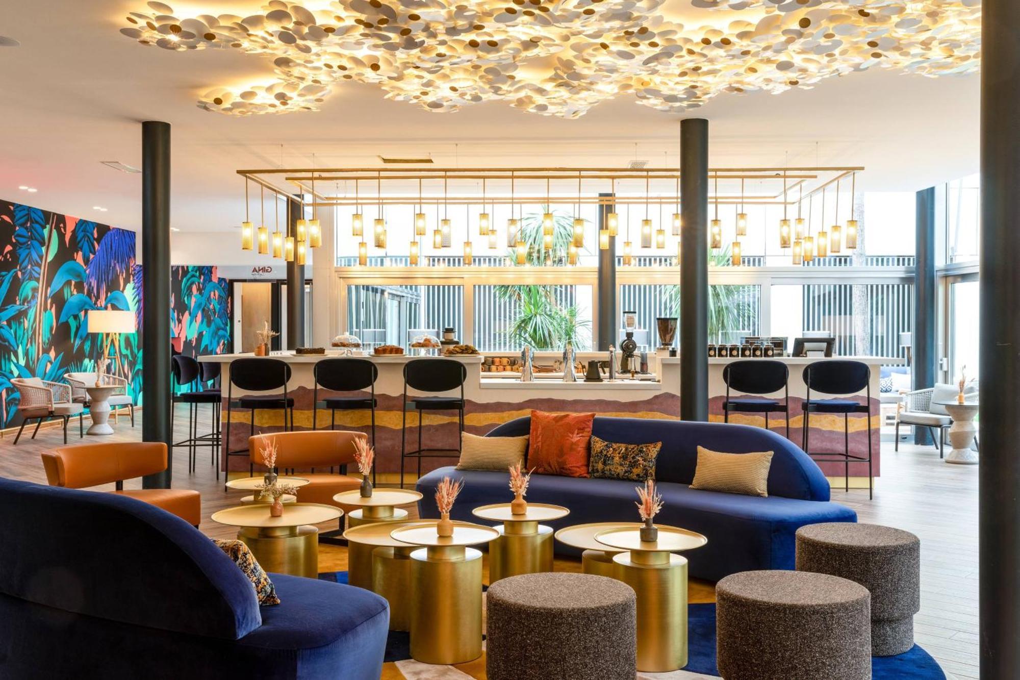 Renaissance Hotel 4*