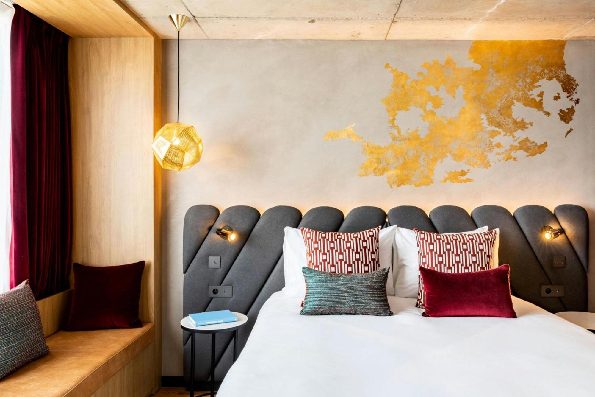 Renaissance Hotel 4*