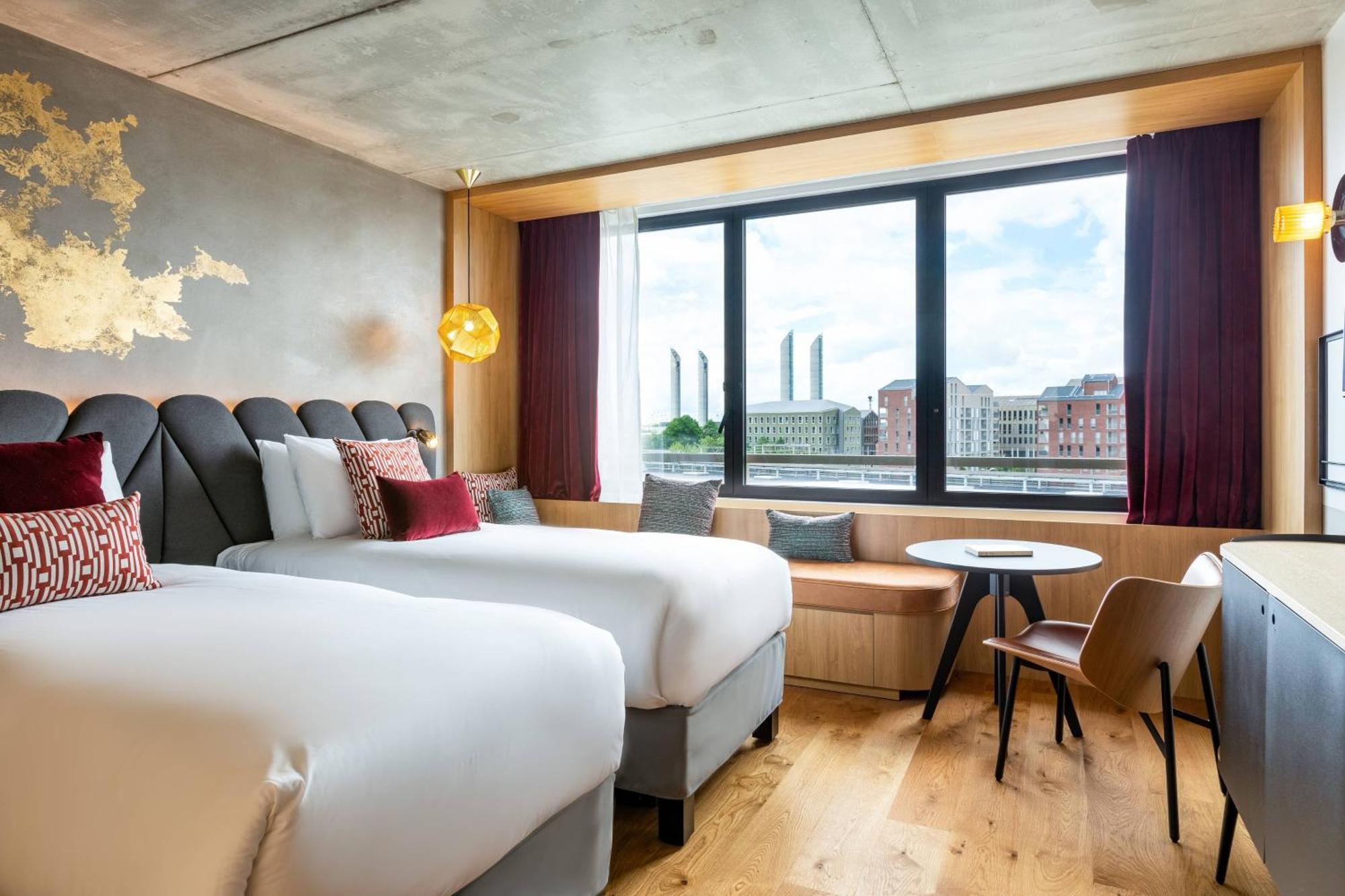 Renaissance Hotel 4*