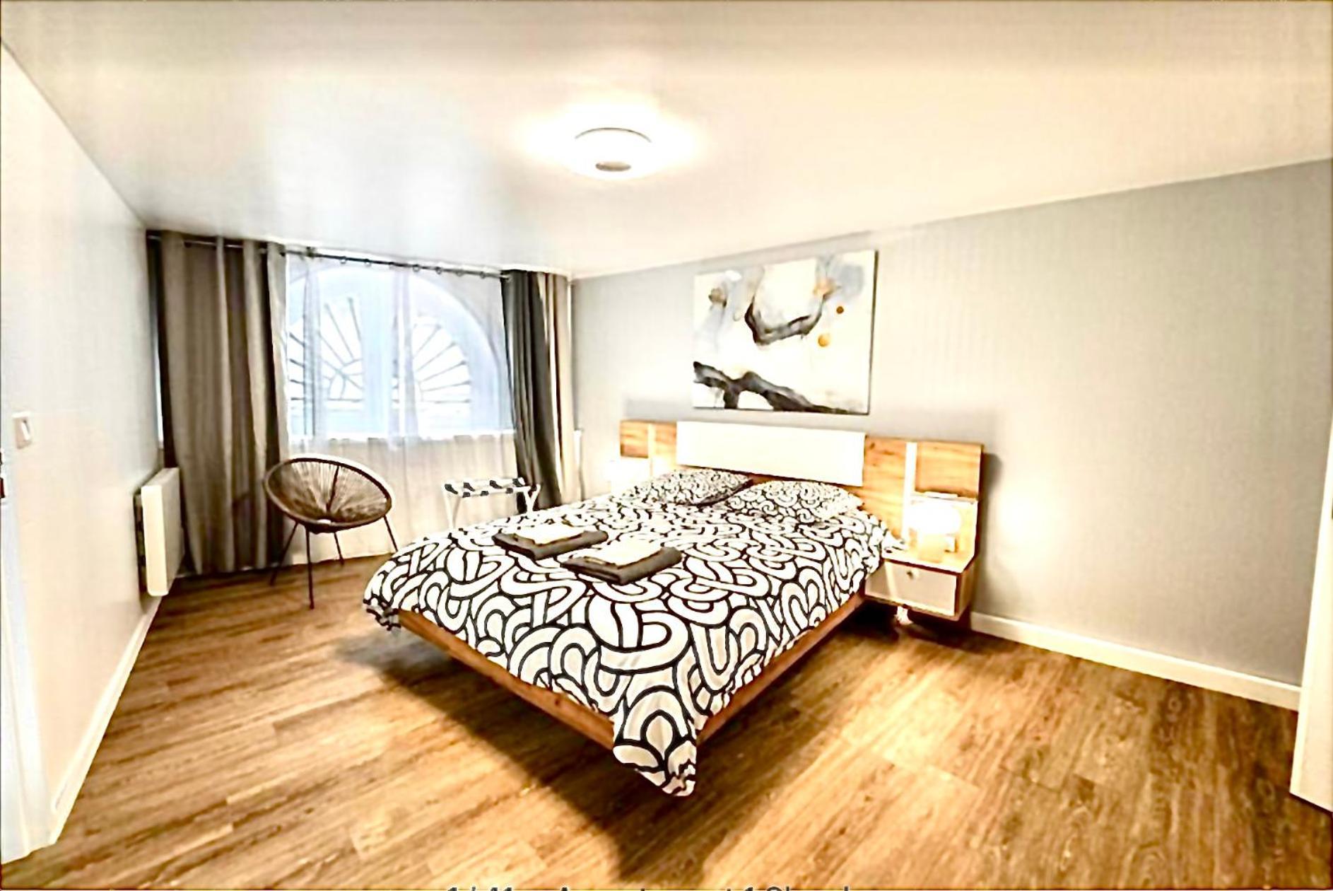Apartment Renove Place Du Palais Avec Parking *