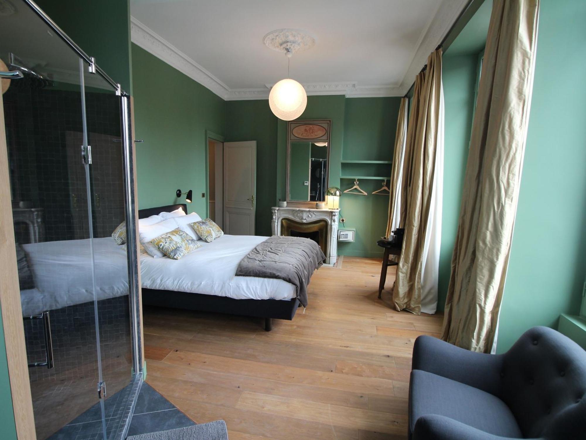 L'escapade Bordelaise - Cote Jardin Bed & Breakfast 3*