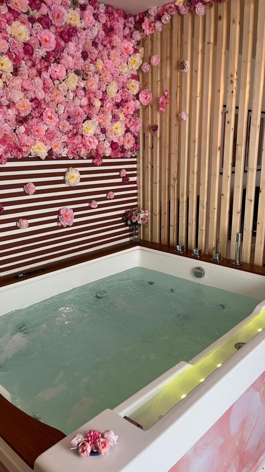 Apparemment Jacuzzi Balneo Centre De *