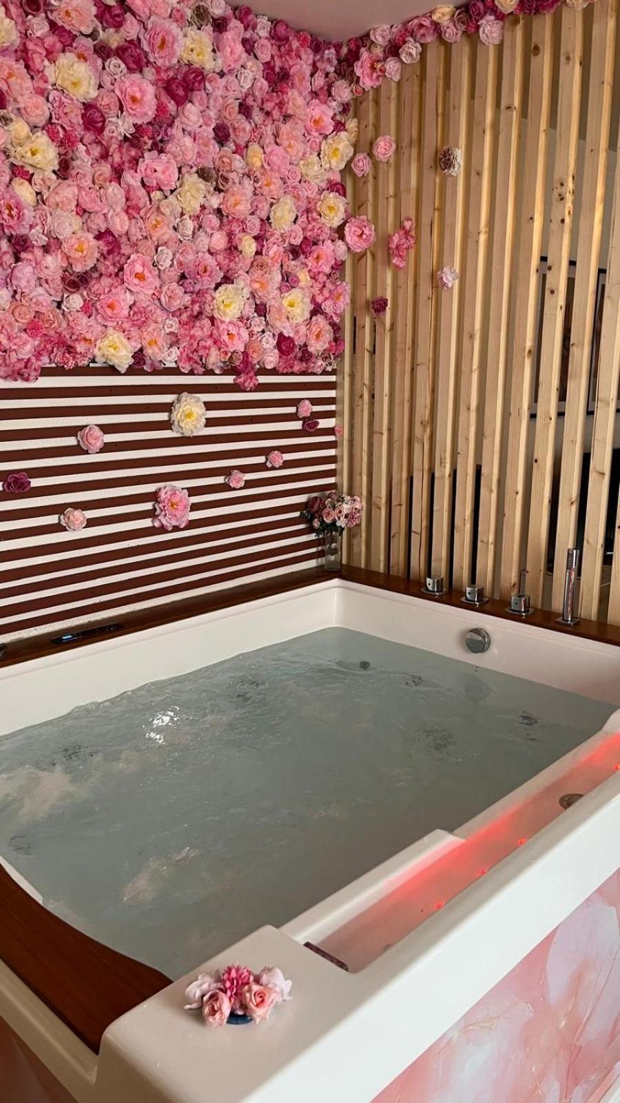 Apparemment Jacuzzi Balneo Centre De * Bordeaux