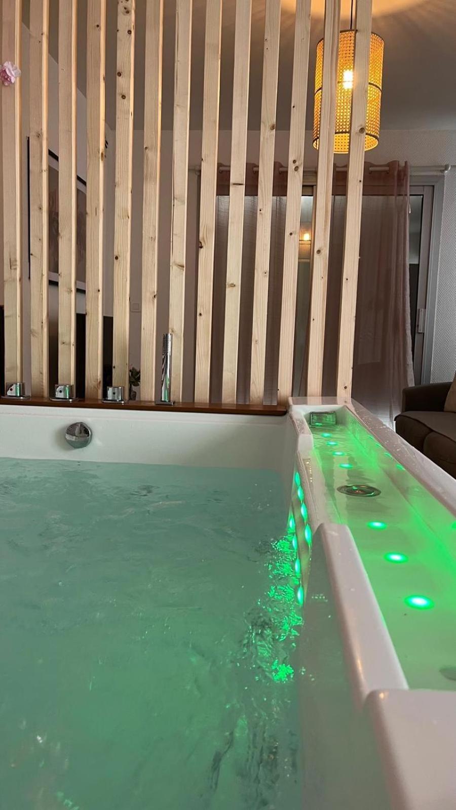 Apparemment Jacuzzi Balneo Centre De