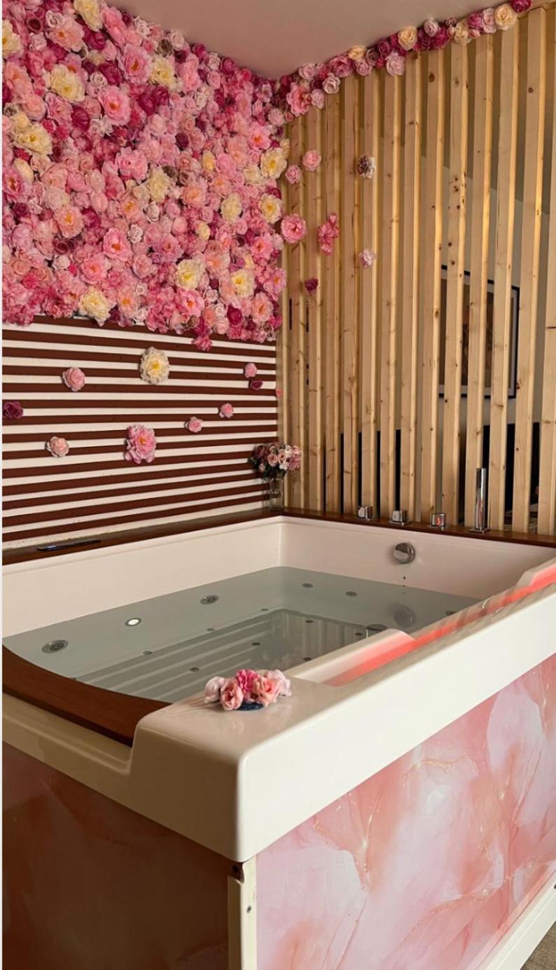 Apparemment Jacuzzi Balneo Centre De *