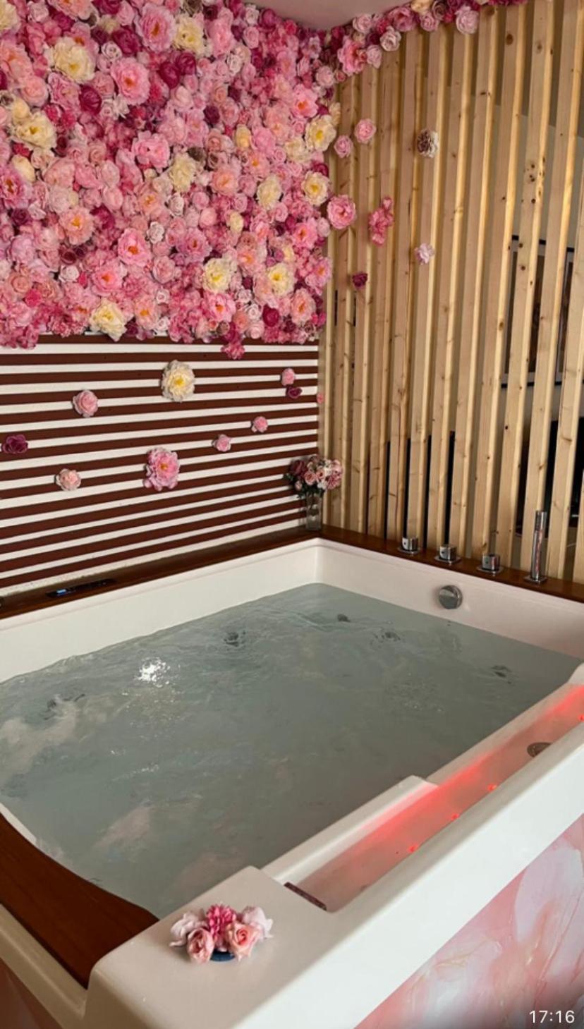 Apparemment Jacuzzi Balneo Centre De Bordeaux