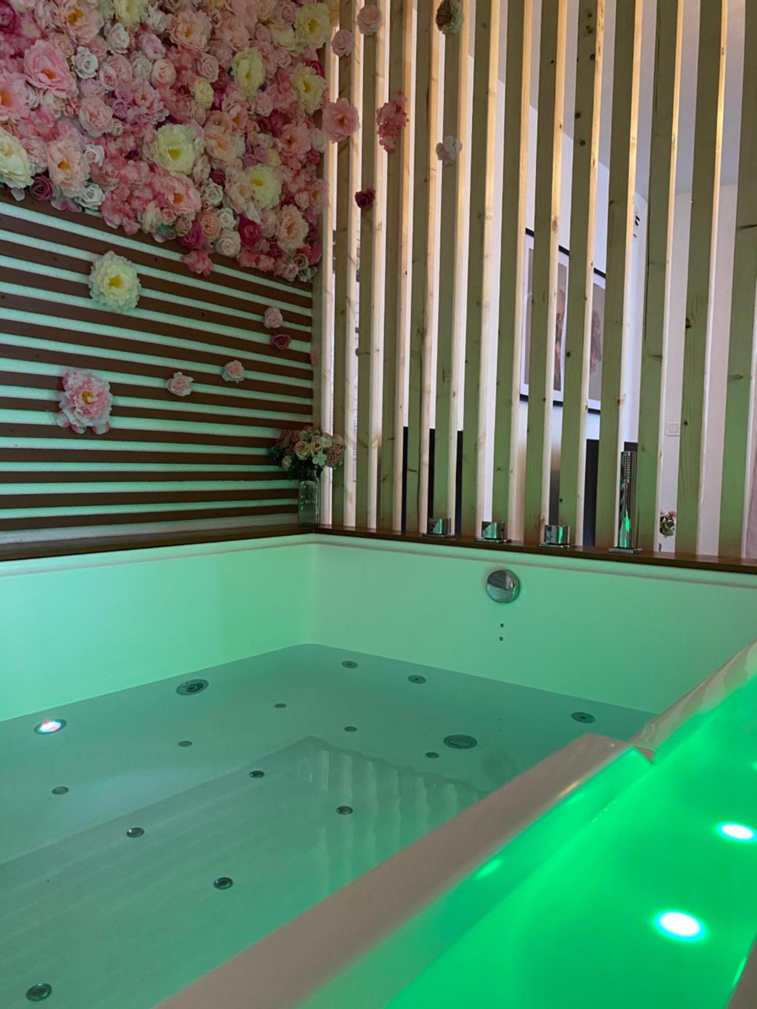 Apparemment Jacuzzi Balneo Centre De Apartment *