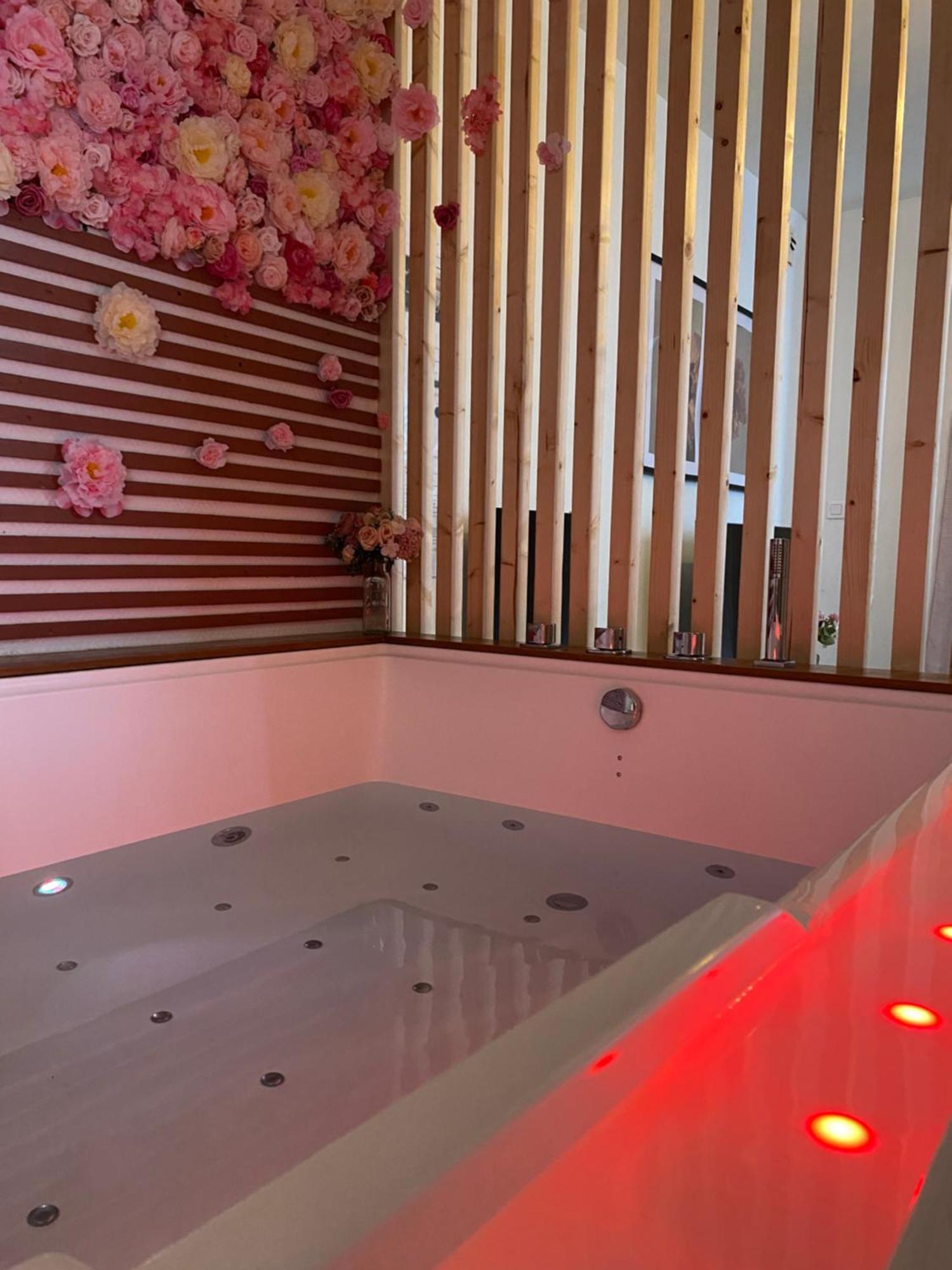 Apartment Apparemment Jacuzzi Balneo Centre De *