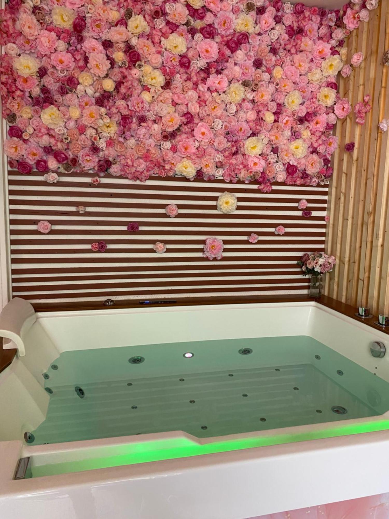 Apparemment Jacuzzi Balneo Centre De Apartment Bordeaux