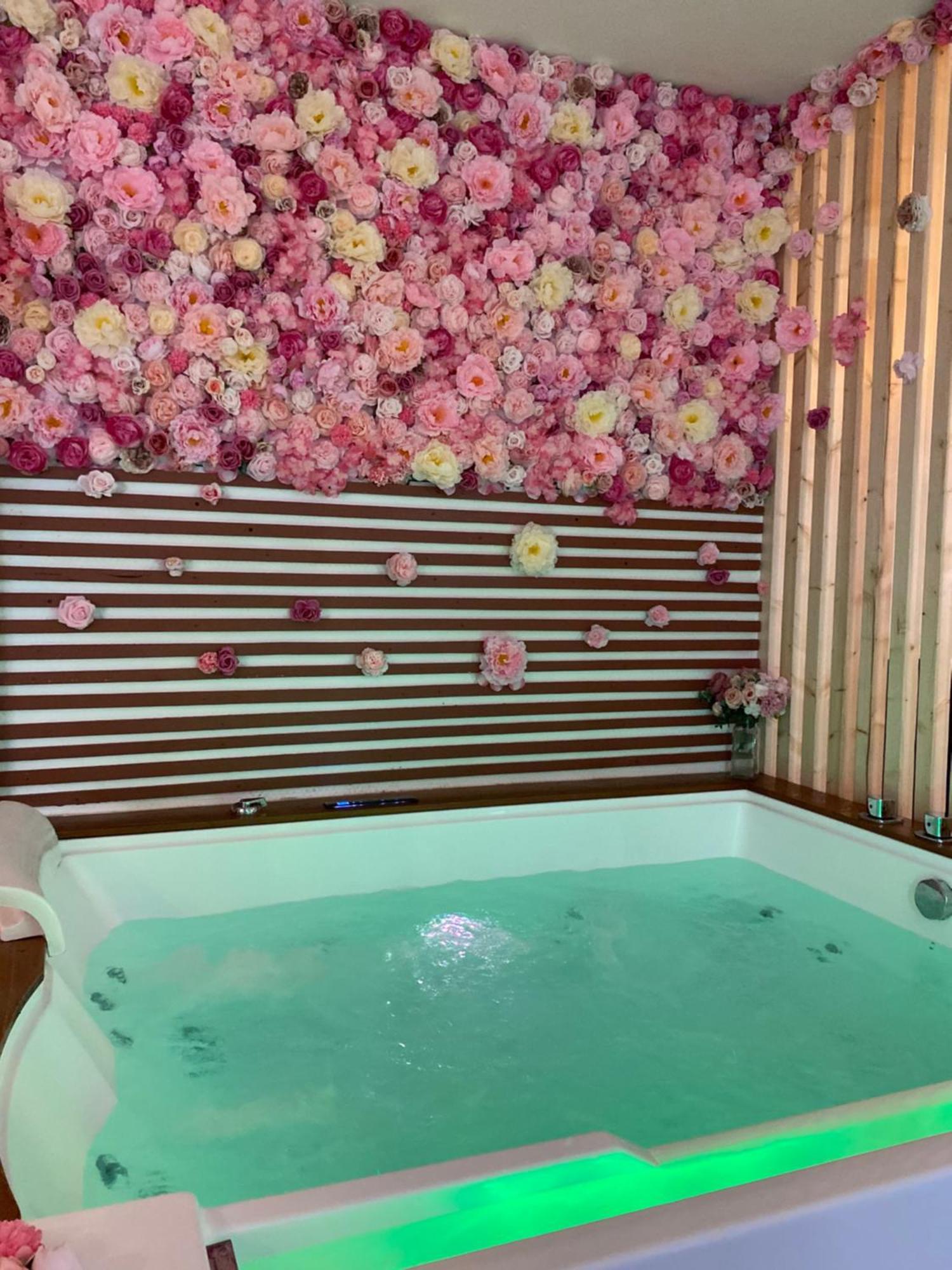 Apparemment Jacuzzi Balneo Centre De Bordeaux