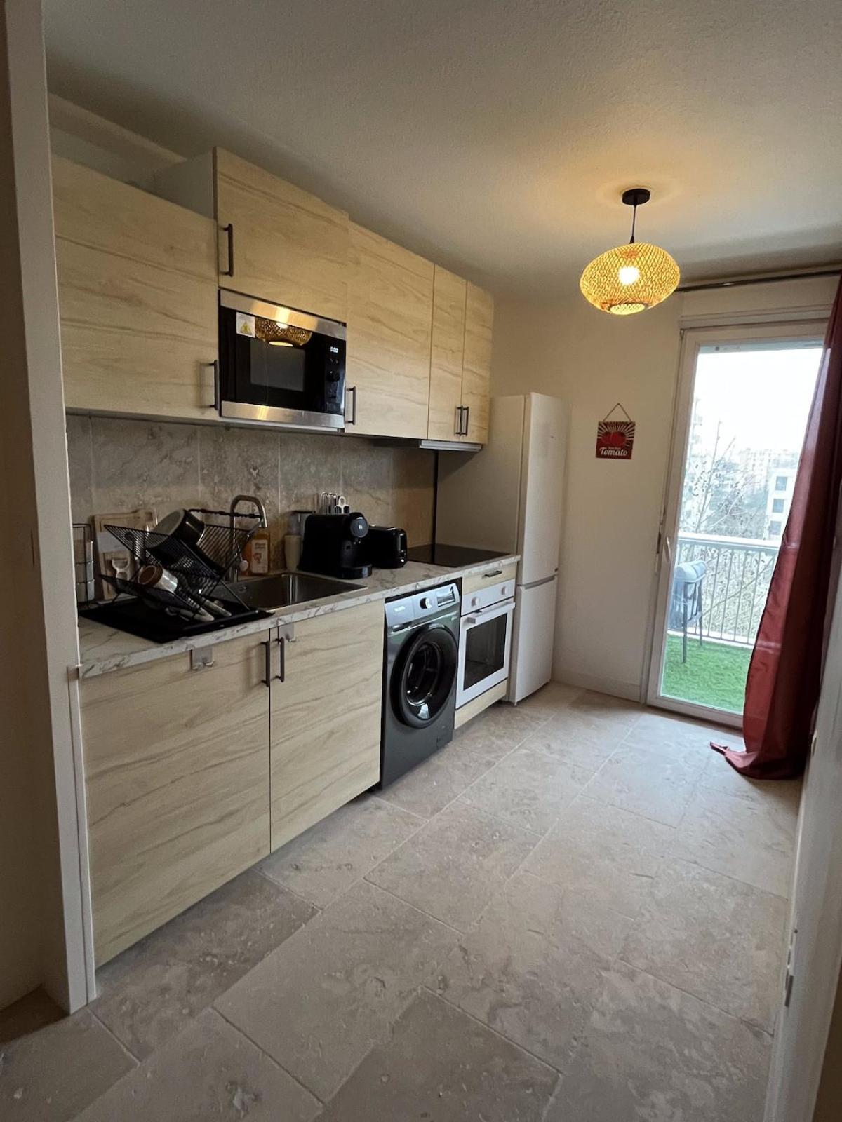 Large Bright T4, Tram, Parking Appartement *