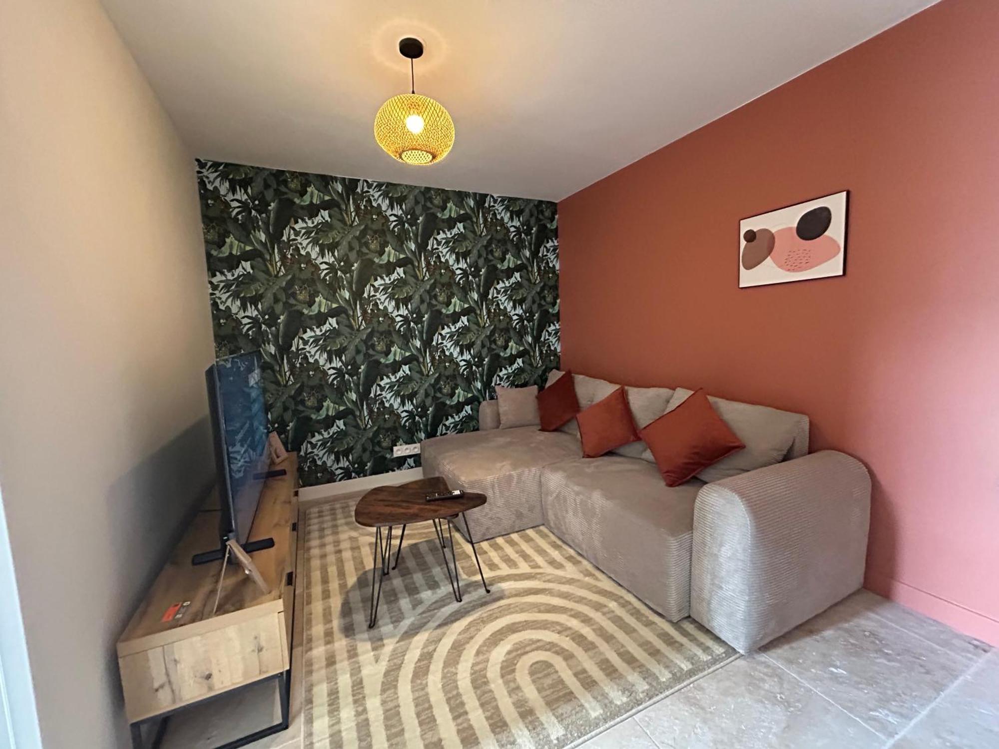 Appartement Large Bright T4, Tram, Parking