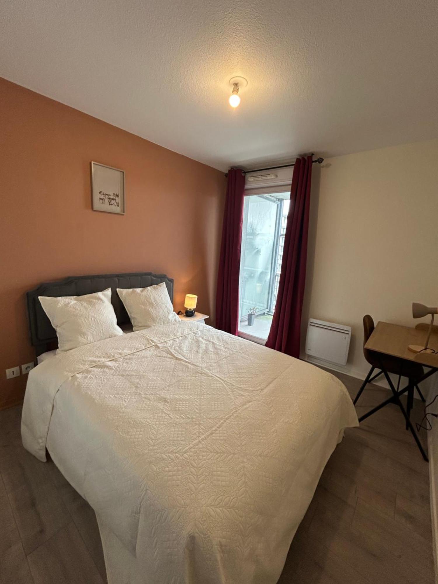 Large Bright T4, Tram, Parking Appartement *