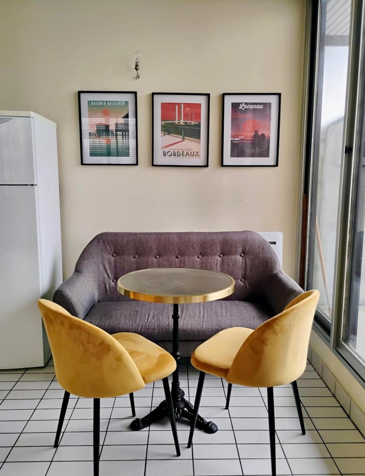 - Avec Terrasse Bordeaux
