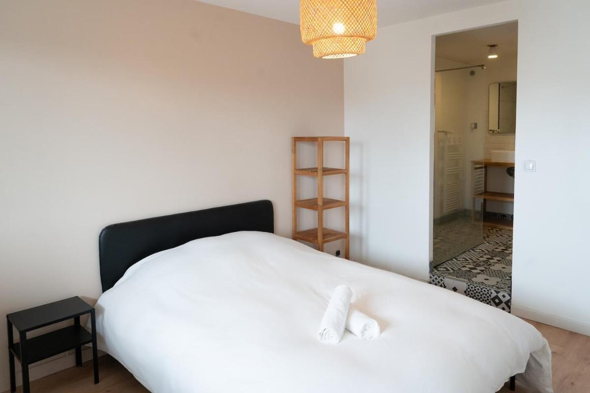 1 Chambre, Terrasse, Proche Tram Apartment *