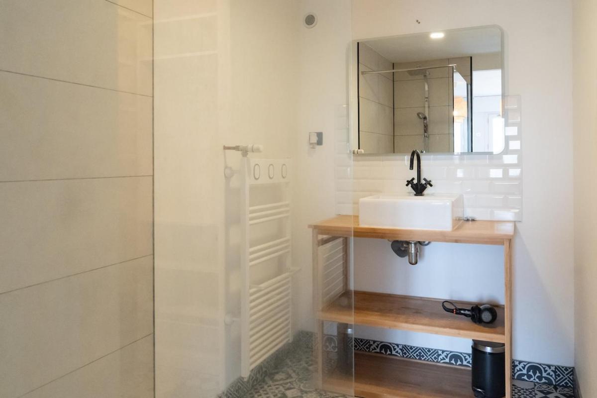 1 Chambre, Terrasse, Proche Tram