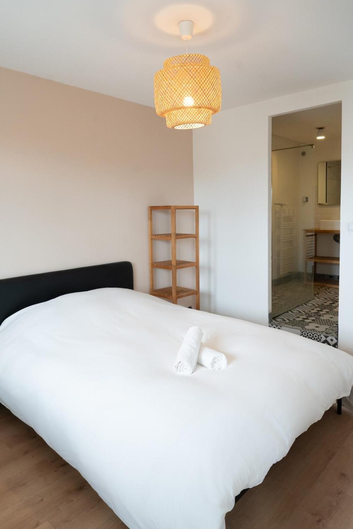 1 Chambre, Terrasse, Proche Tram *