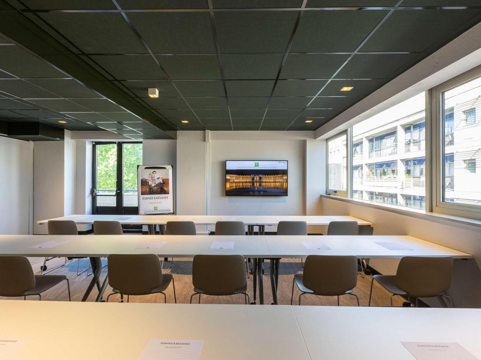 Ibis Styles Centre Meriadeck Hotel 3*