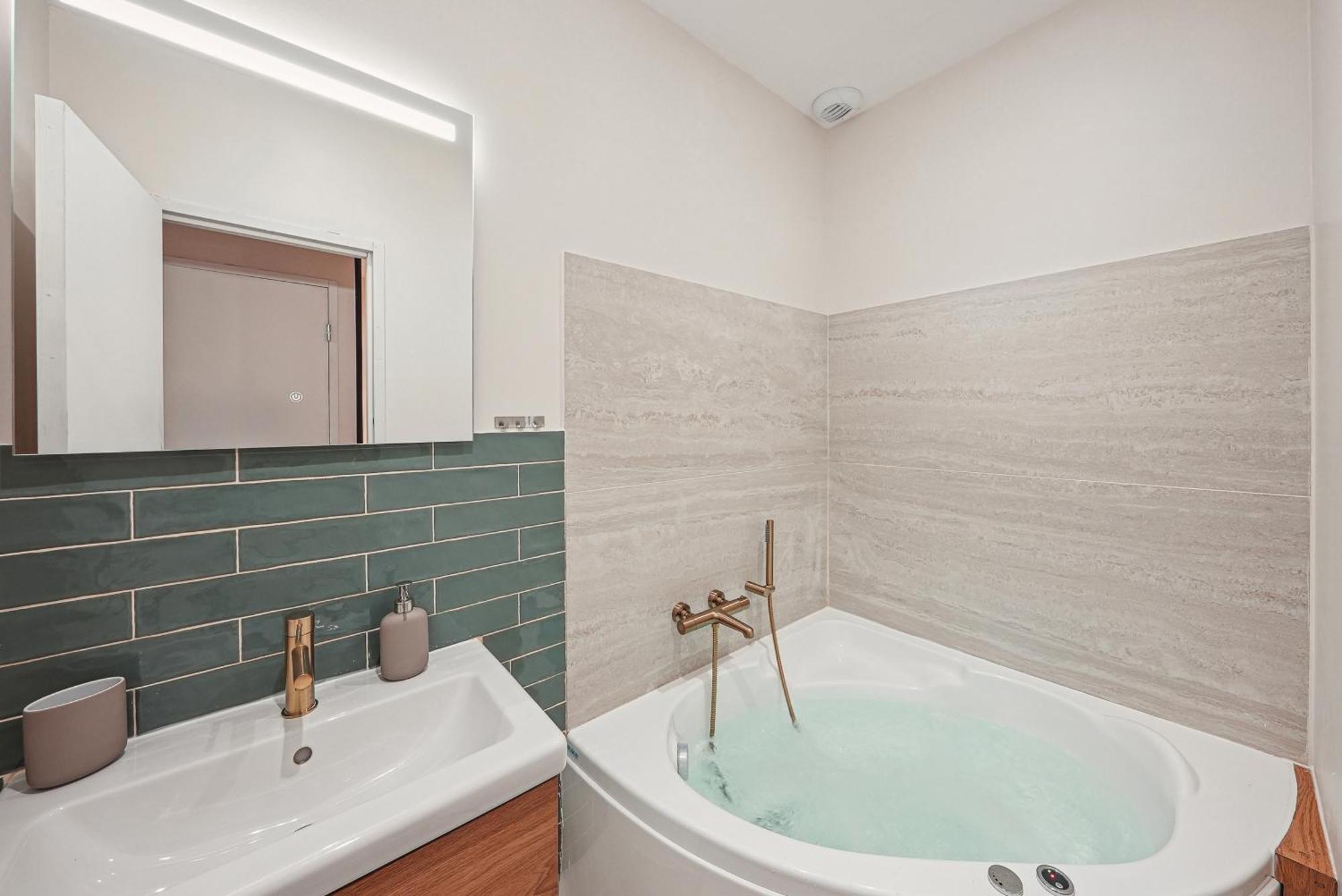Lavie Maison & Hot Tub Bordeaux
